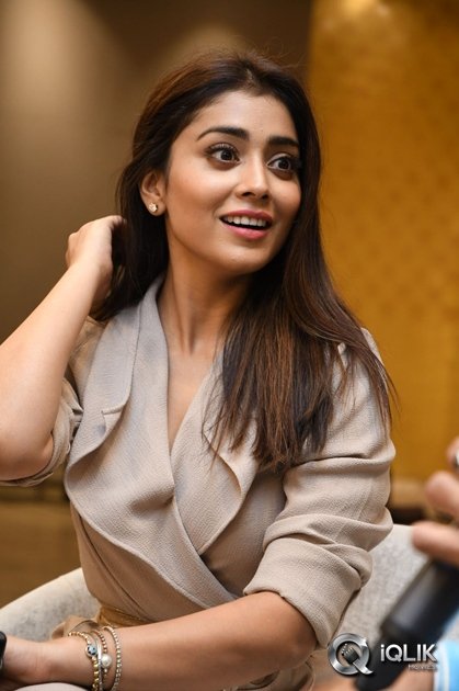 Shriya-Saran-at-Gautamiputra-Satakarni-Movie-Promotions